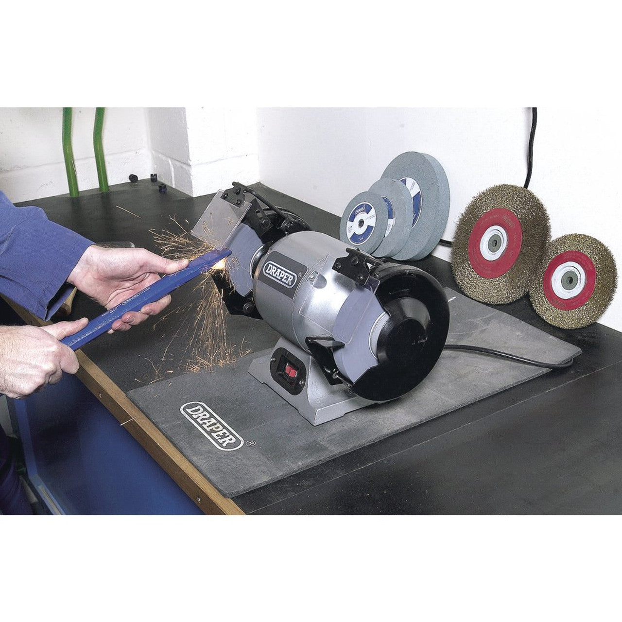 Draper 29620 230V Heavy Duty Bench Grinder, 150mm, 370W