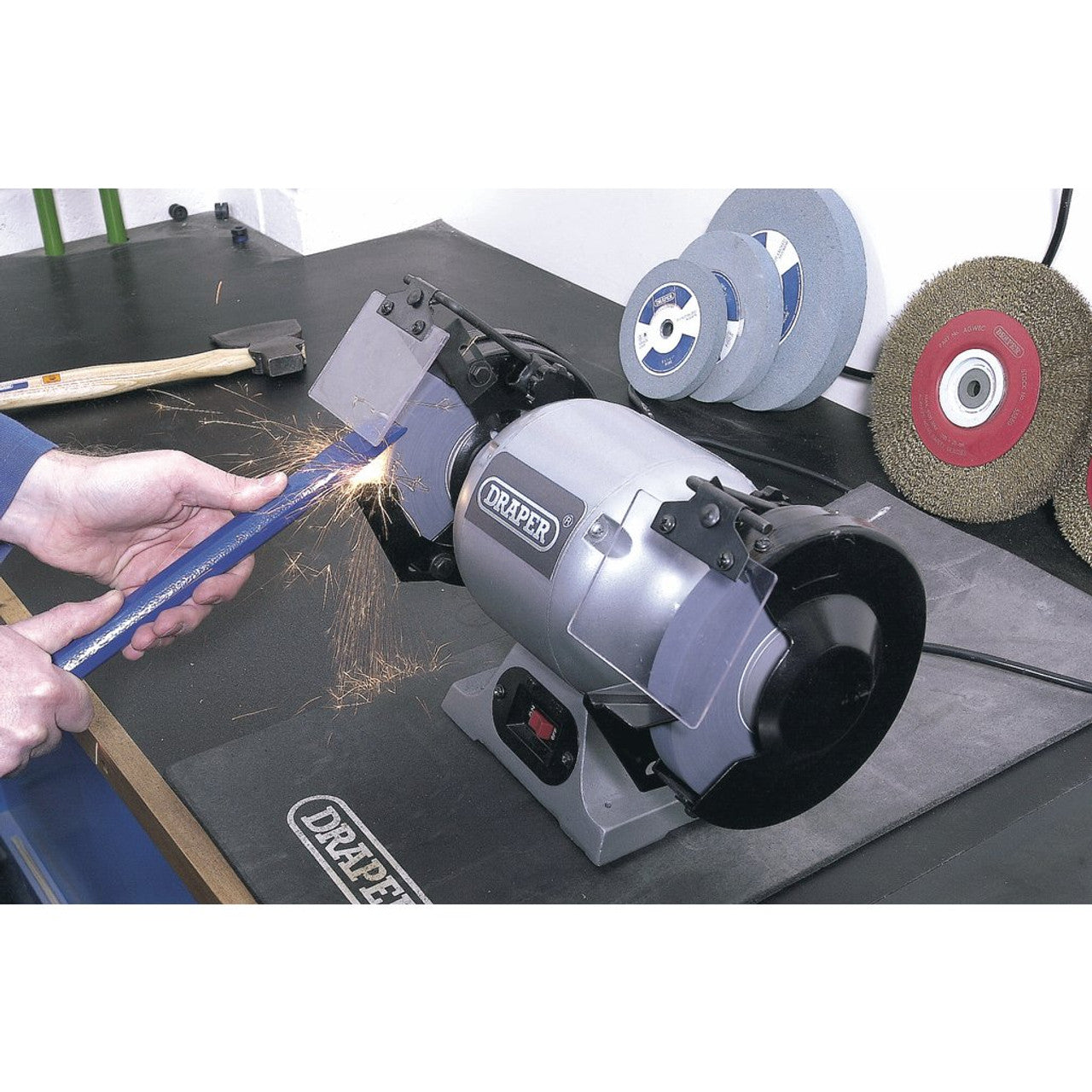 Draper 29620 230V Heavy Duty Bench Grinder, 150mm, 370W